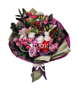 bouquet of roses lisianthuses and carnations
